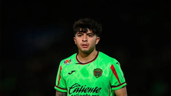 América va por Denzell García.