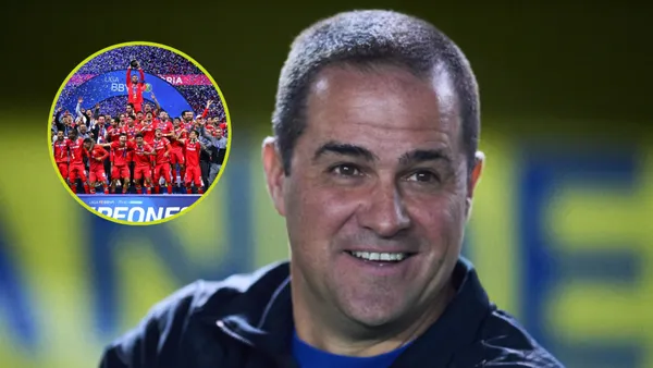 André Jardine monitorea a Helinho a pesar de las duras críticas de la afición escarlata.