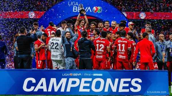 Canelo Angulo es el mediocampista que busca América, usando su vínculo con PitzGroup.