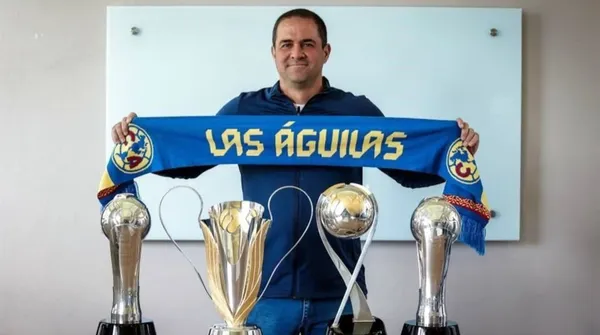 El entrenador está pasando por una crisis futbolística importante.