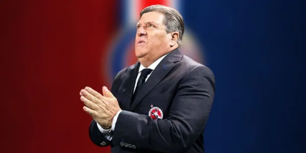 El entrenador mexicano admitió que su nombre está en la mesa para dirigir a Costa Rica.