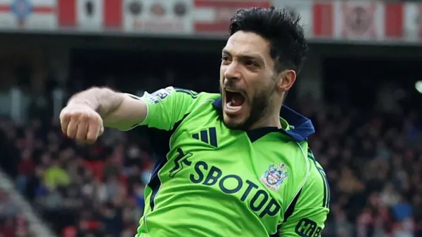 El gran presente de Raúl Jiménez.