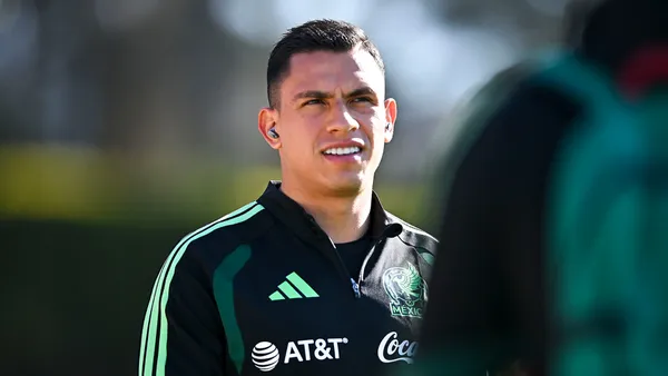 Mal momento para el portero americanista en el Tri (MexSport).