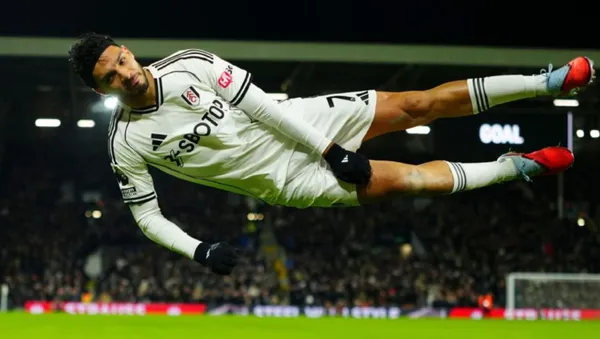 Raúl Jiménez no seguirá en la Premier League.