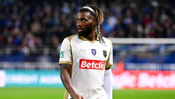 Saint-Maximin es viral en redes sociales.