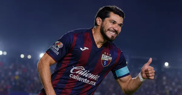 Henry Martín con el uniforme del Atlante.