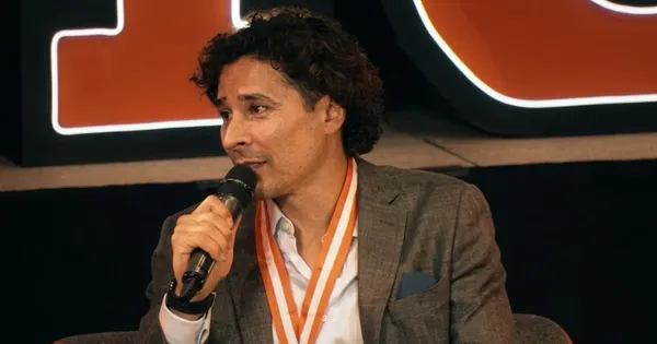 Guillermo Ochoa recibe otro reconocimiento por su trayectoria deportiva