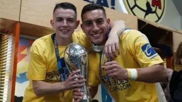 Álvaro FIdalgo y Sebastián Cáceres con el trofeo de campeón (foto: Club América)