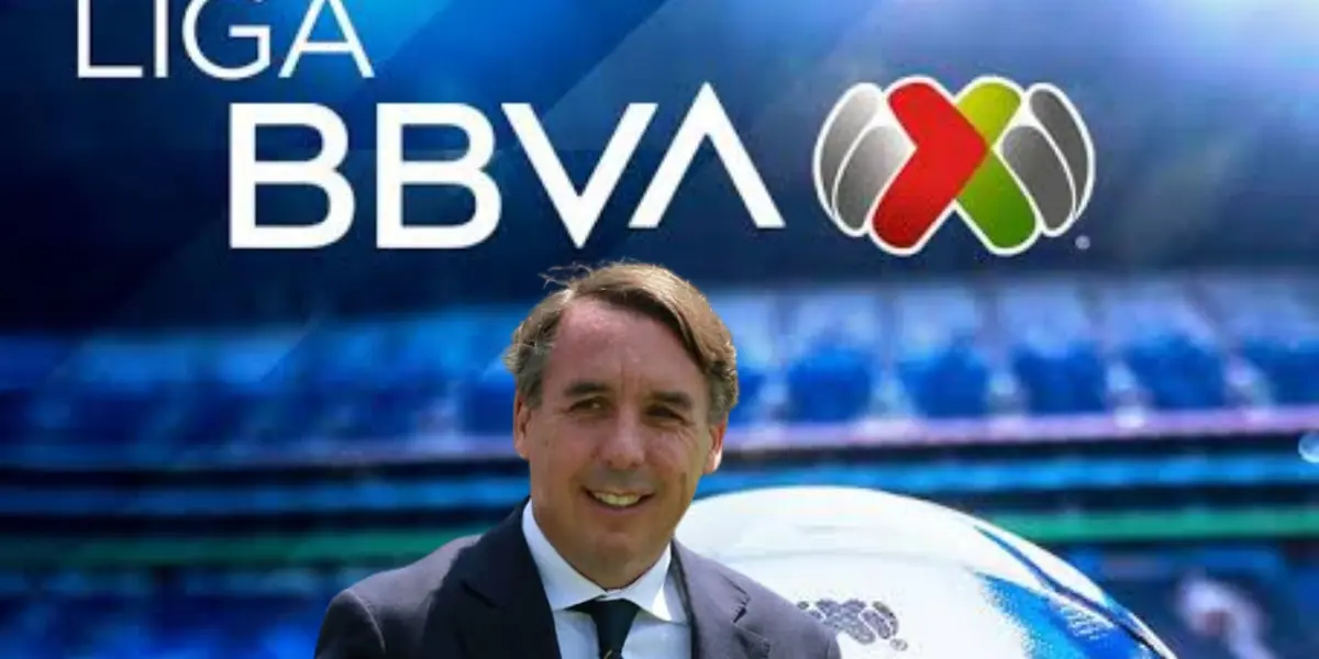 Emilio Azcárraga con logo de la Liga MX de fondo 