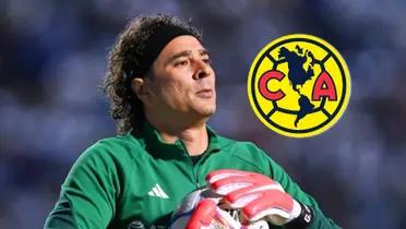 Guillermo Ochoa con escudo del América