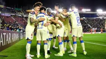 Jugadores del América celebrando gol