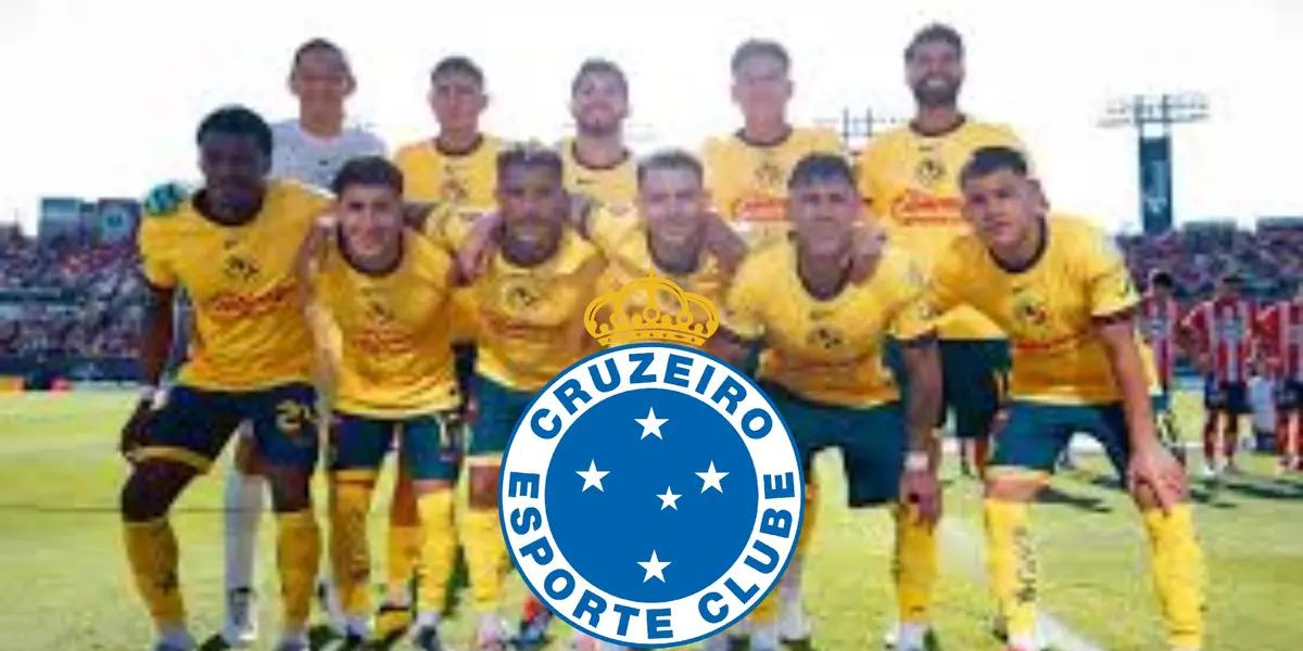 Jugadores del América con escudo del Cruzeiro 