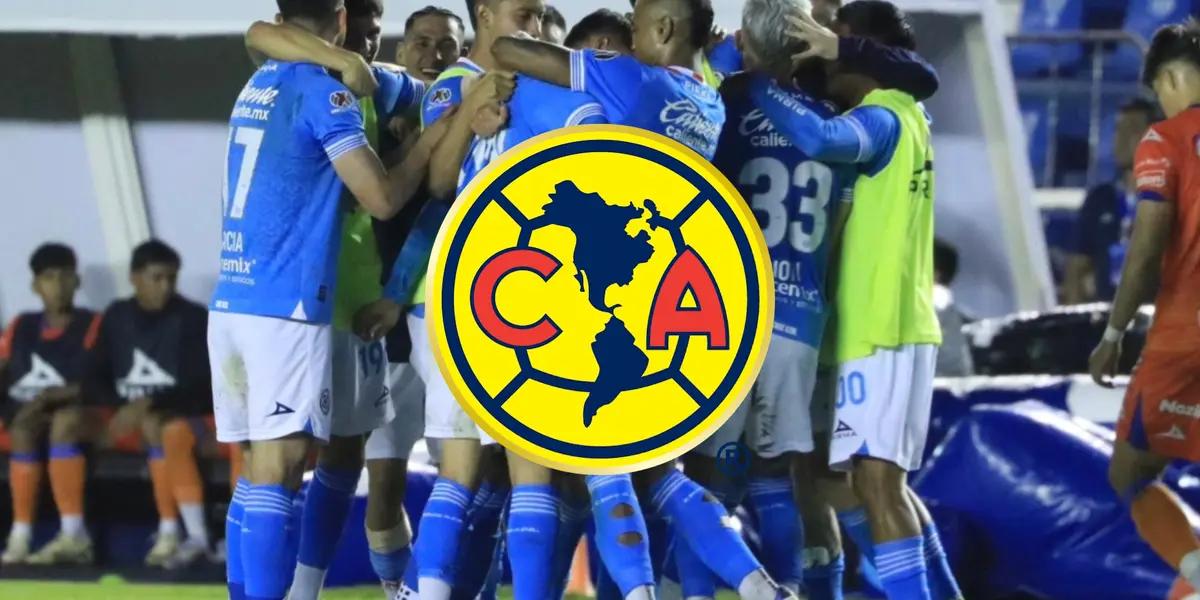 Jugadores del Cruz Azul con escudo del América 