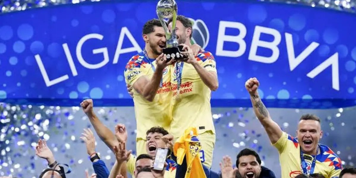 América levanta el trofeo del Apertura 2023 (foto: Club América)