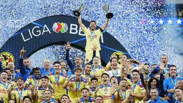 América levantando trofeos