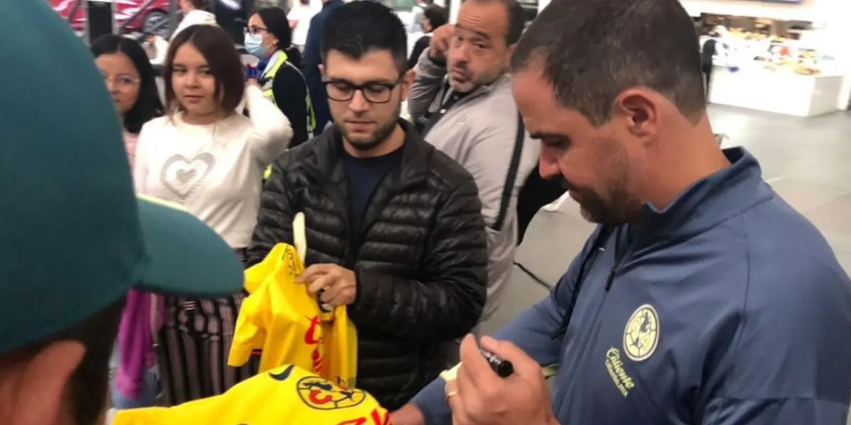 André Jardine en el aeropuerto (Jonatan Peña)