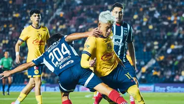 Calderón peleando el balón con Fimbres/Foto: Mexsport