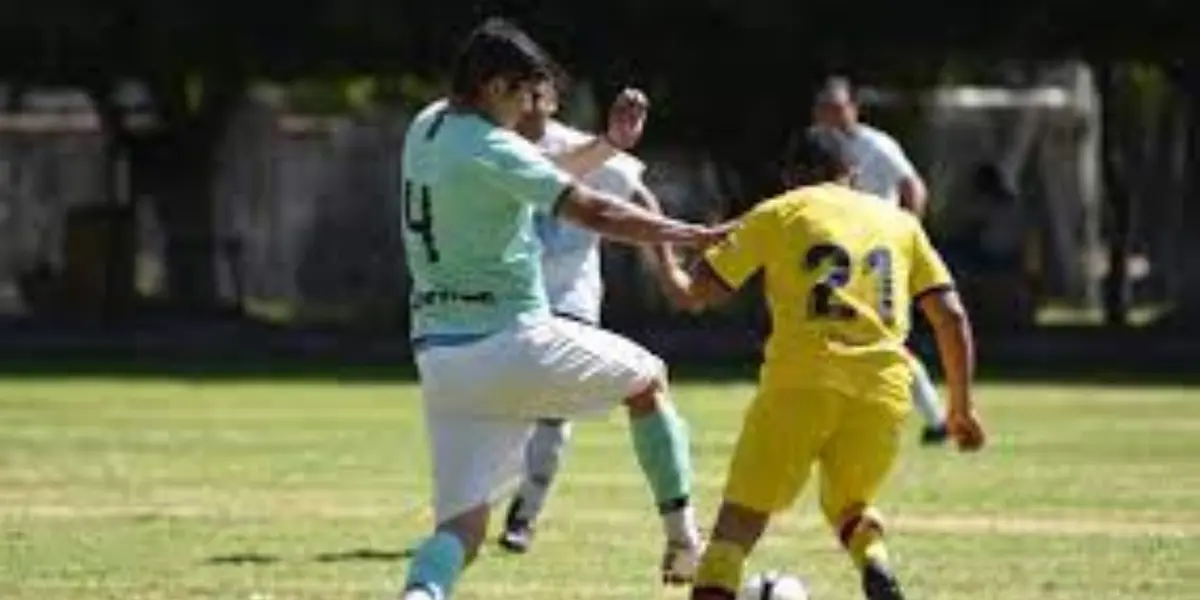 Ex jugador del América juega en la talacha