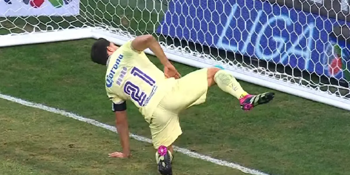 Henry Martín festejando gol a las Chivas