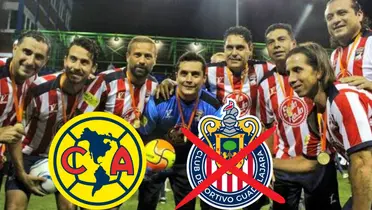 Leyendas de Chivas con su escudo y el del América/FOTO: Fútbol Total