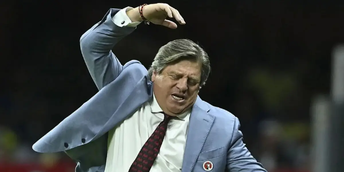 Miguel Herrera haciendo berrinche